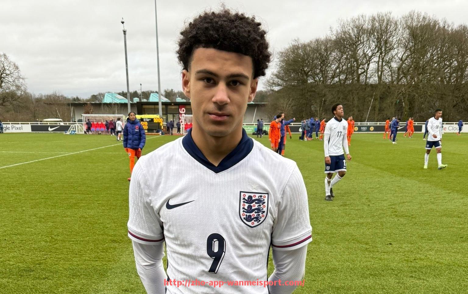 完美体育官方入口-法甲战术体系创新与球队战术多样性研究